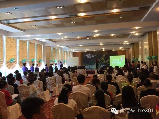 李橋博士，為大家?guī)?lái)一場(chǎng)頸部保養(yǎng)新革命